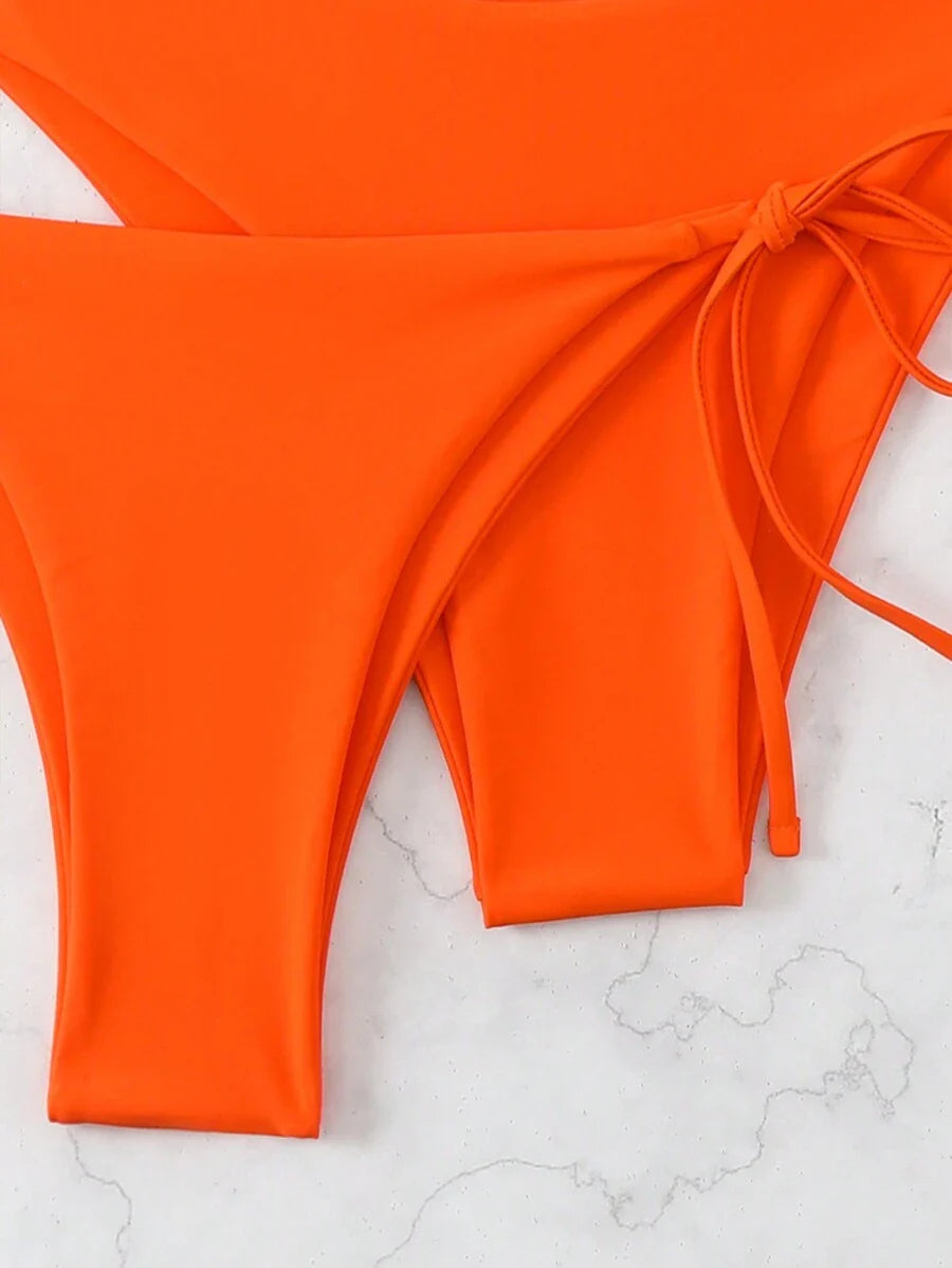 3 Parça Halter Üst + Üçgen Alt + Bağcıklı Şort Bikini Takımı Niebbla