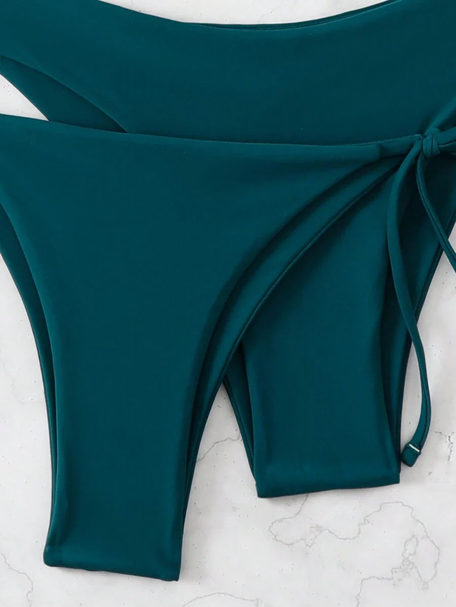 3 Parça Halter Üst + Üçgen Alt + Bağcıklı Şort Bikini Takımı Niebbla