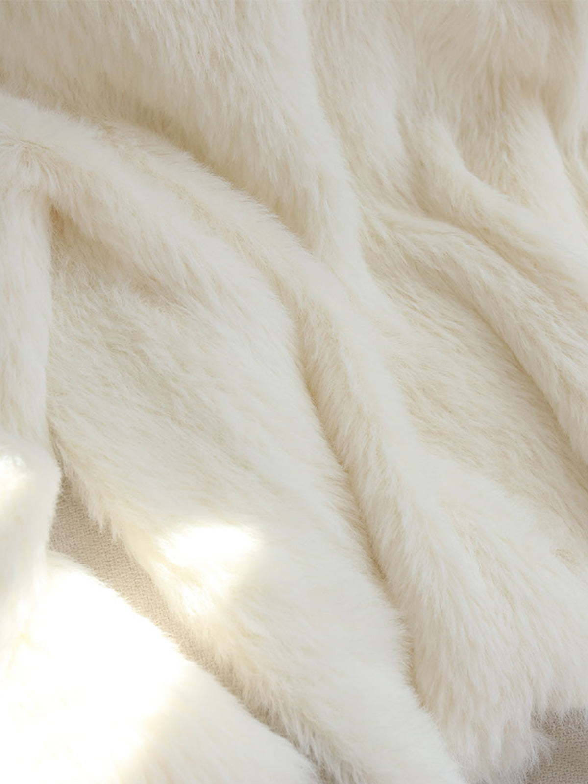 Oversized Fuzzy V Yaka Kazak Siaora