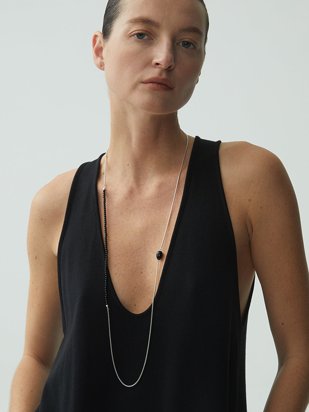 Siyah Oniks Boncuklu Kolye THESVELTECHIC