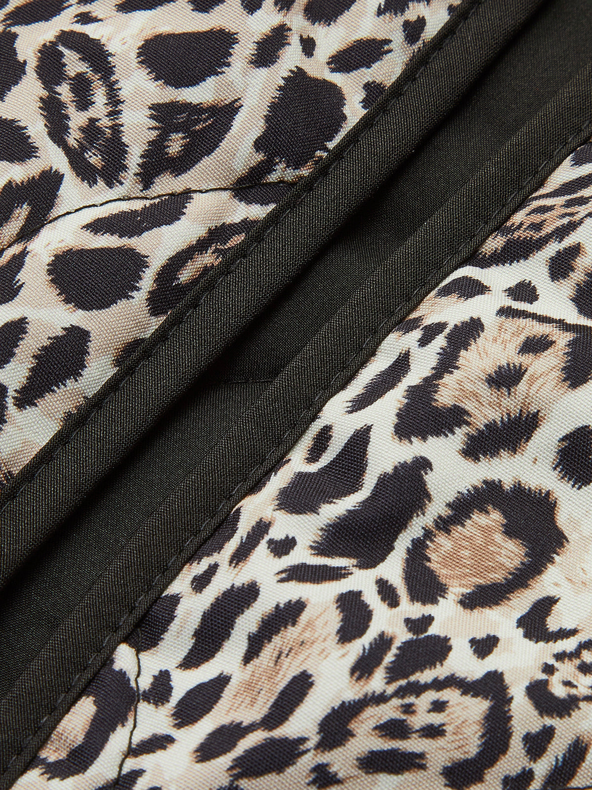 Contrast Trim Leopard Printed Winter Coat Quvarse