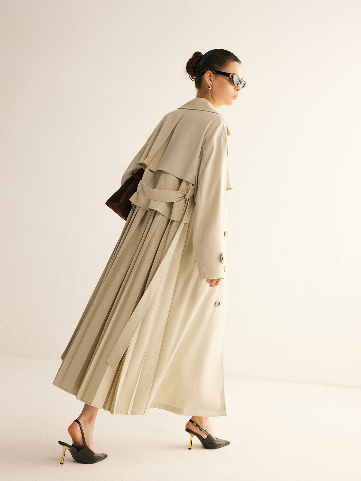 Elegant Pleated Trench Coat With Belt Quvarse
