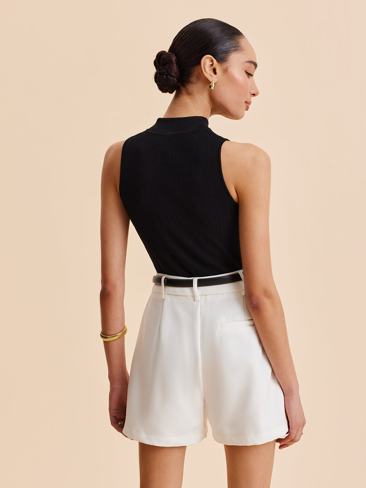 Şık Bir Görünüm İçin Mock Neck Anahtar Delikli Örgü Yelek THESVELTECHIC
