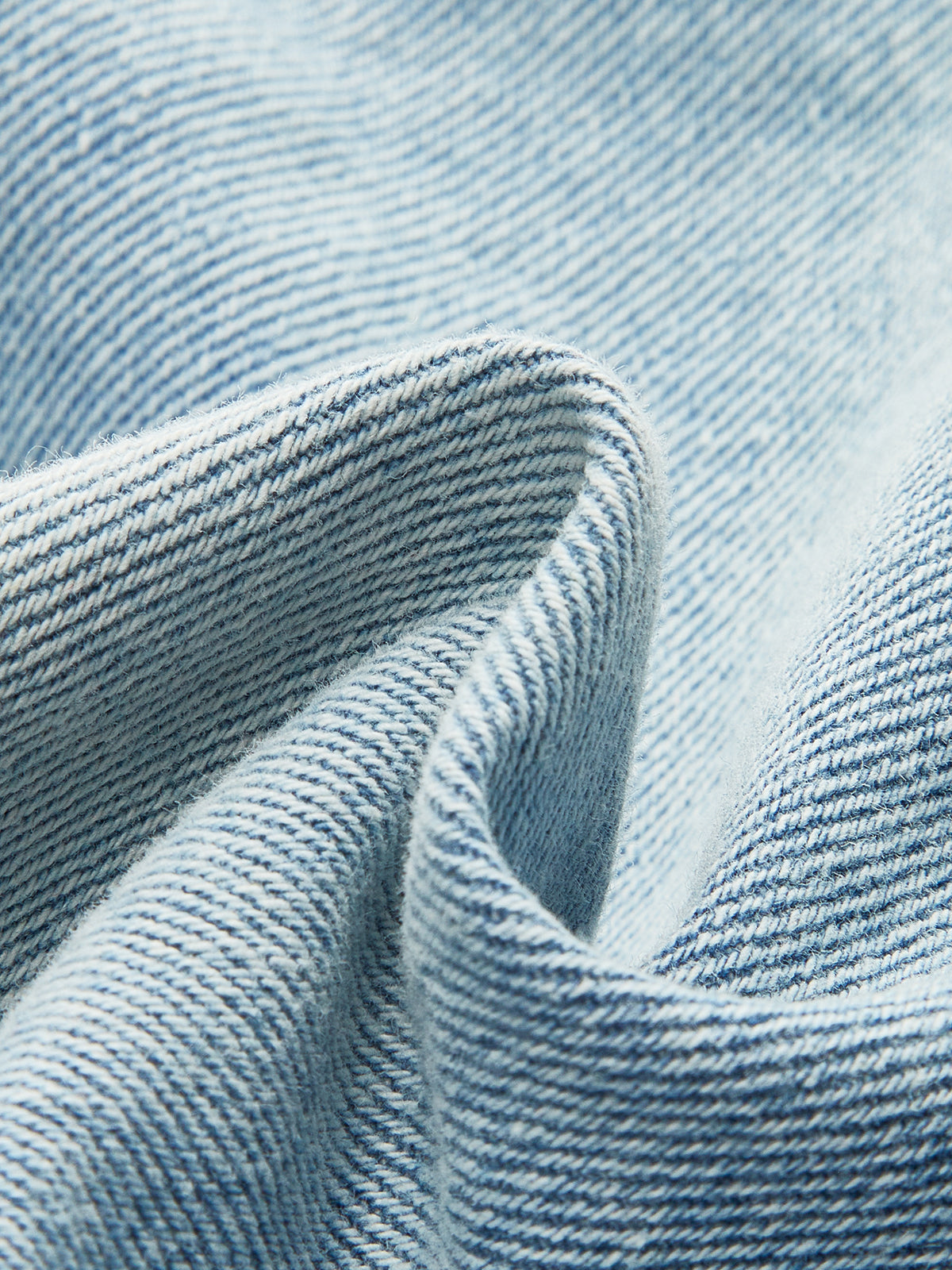 Asimetrik Bel Yıpranmış Jean Şort THESVELTECHIC