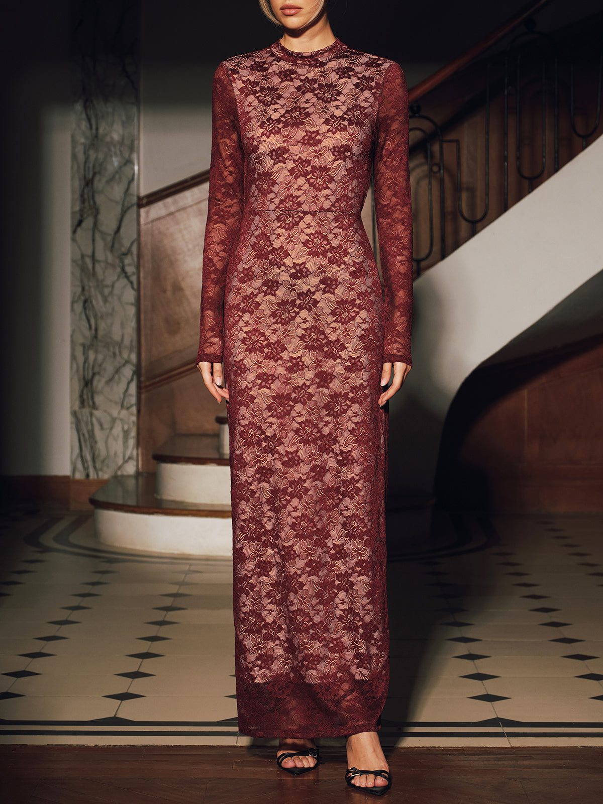 Dantel Uzun Kollu Vücuda Yapışkan Geri Açık Maksi Elbise THESVELTECHIC