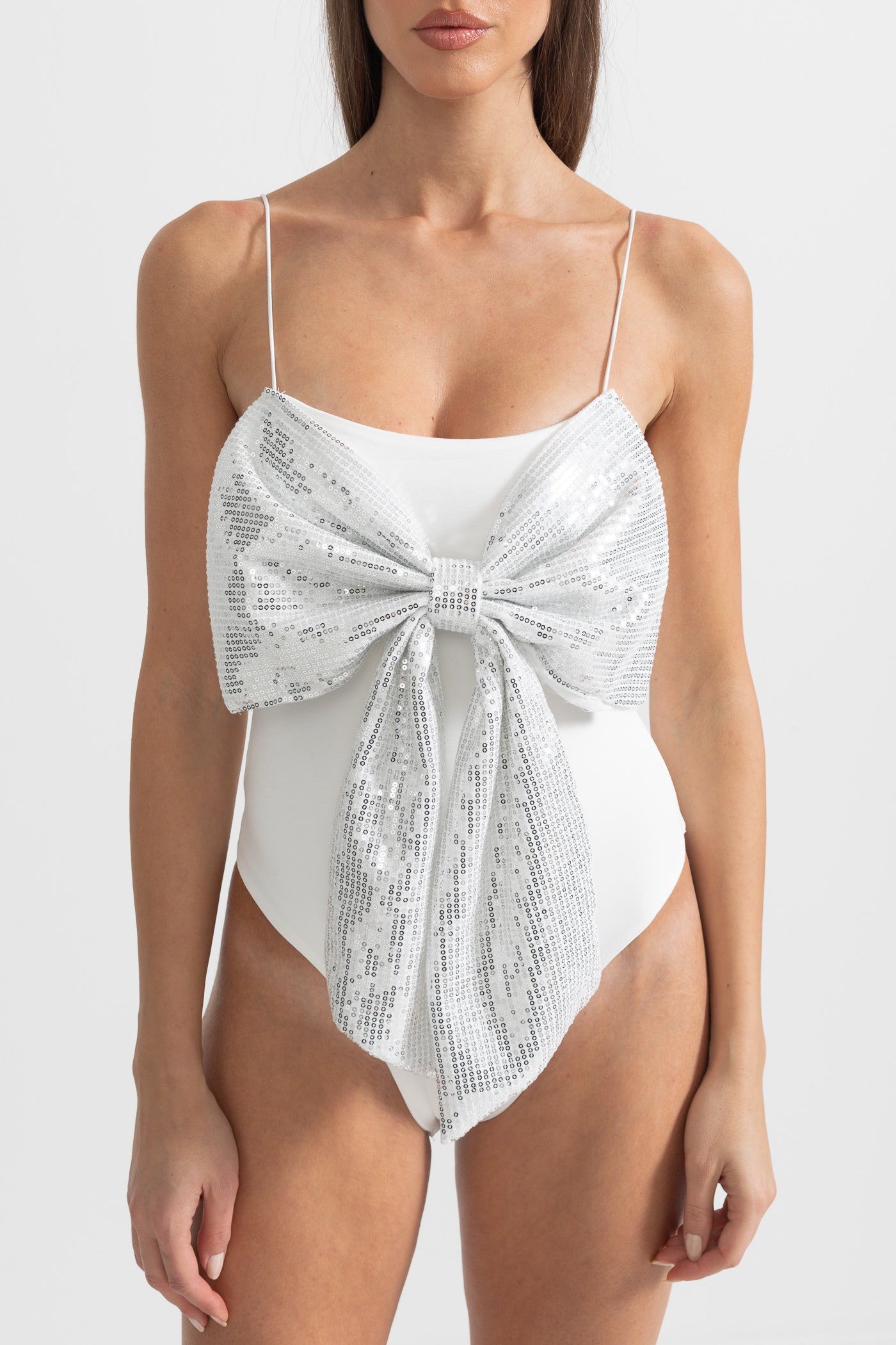 Önü Büyük Pullu Fiyonklu Bodysuit Siaora