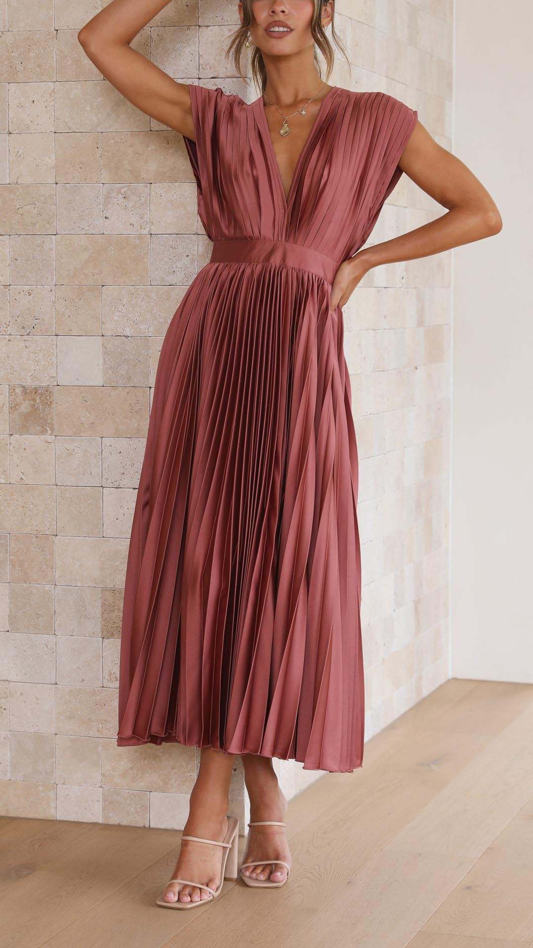 Emma | Derin V-Yaka Maxi Elbise THESVELTECHIC