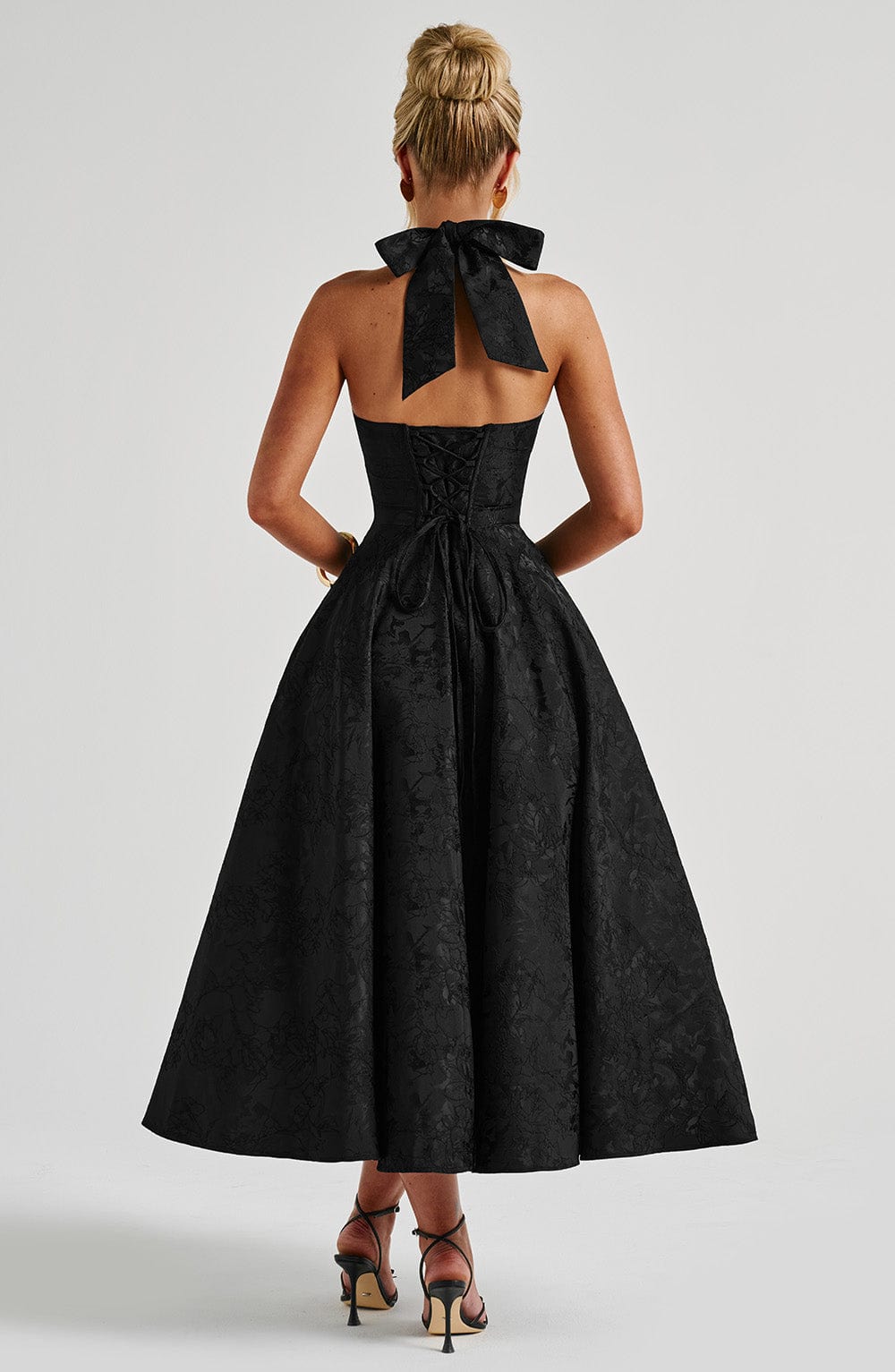 Siyah Dantelli Halter Yaka Midi Elbise Niebbla
