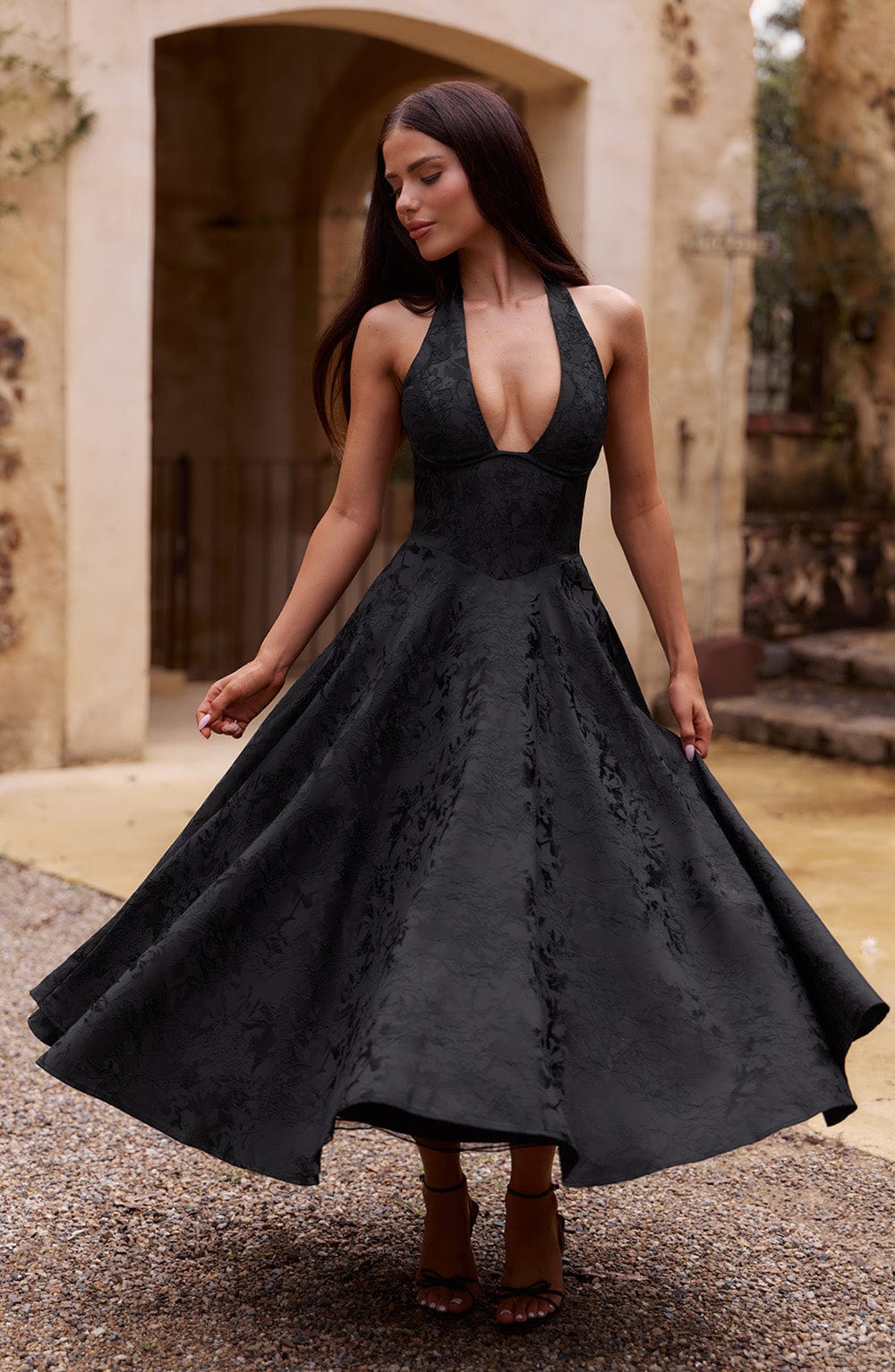 Siyah Dantelli Halter Yaka Midi Elbise Niebbla