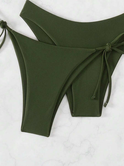 3 Parça Halter Üst + Üçgen Alt + Bağcıklı Şort Bikini Takımı Niebbla