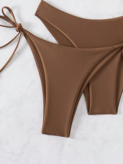 3 Parça Halter Üst + Üçgen Alt + Bağcıklı Şort Bikini Takımı Niebbla
