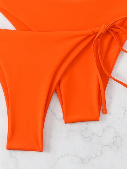 3 Parça Halter Üst + Üçgen Alt + Bağcıklı Şort Bikini Takımı Niebbla