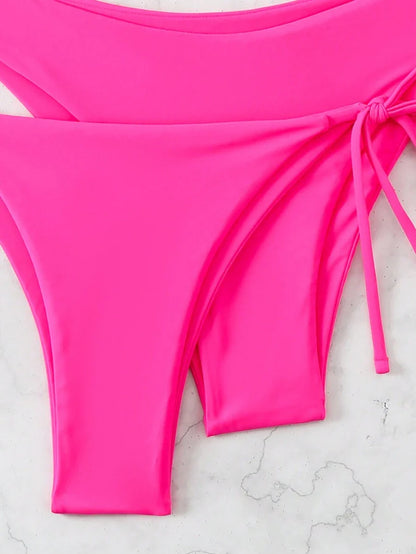3 Parça Halter Üst + Üçgen Alt + Bağcıklı Şort Bikini Takımı Niebbla