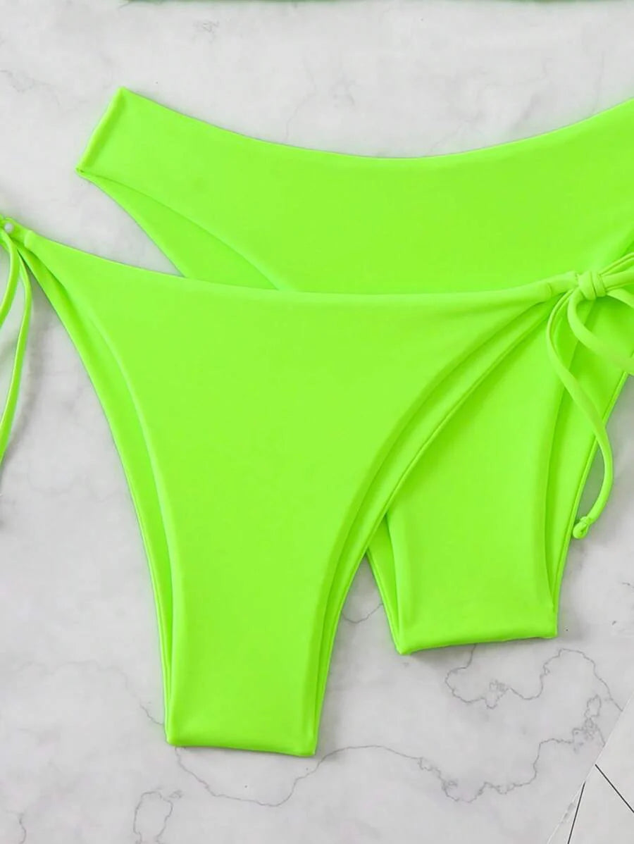 3 Parça Halter Üst + Üçgen Alt + Bağcıklı Şort Bikini Takımı Niebbla