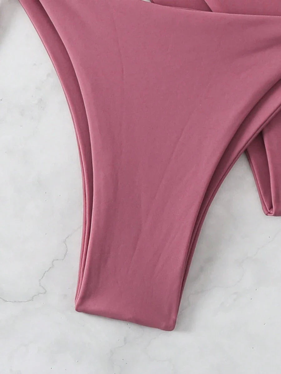 3 Parça Halter Üst + Üçgen Alt + Bağcıklı Şort Bikini Takımı Niebbla