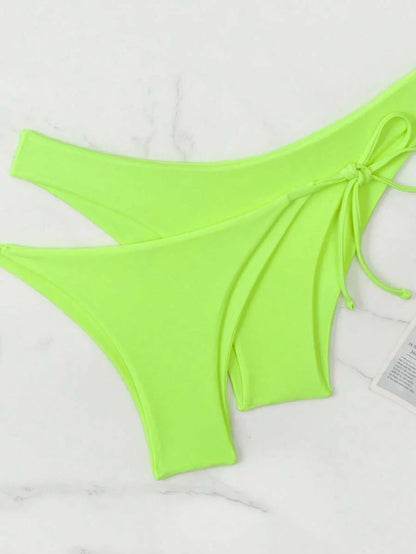 3 Parça Halter Üst + Üçgen Alt + Bağcıklı Şort Bikini Takımı Niebbla