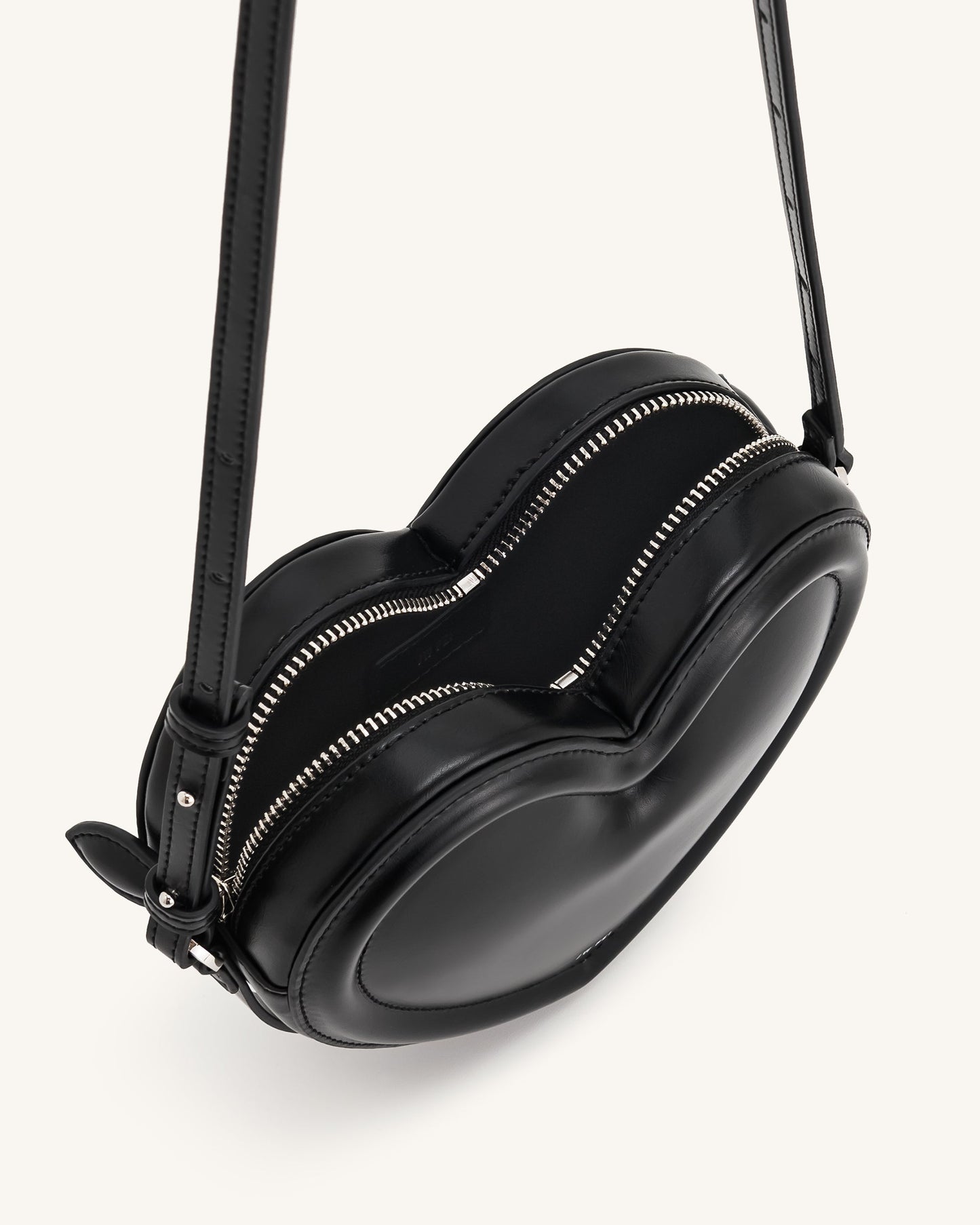 Arlene Kalp Şeklinde Çanta Siyah Niebbla