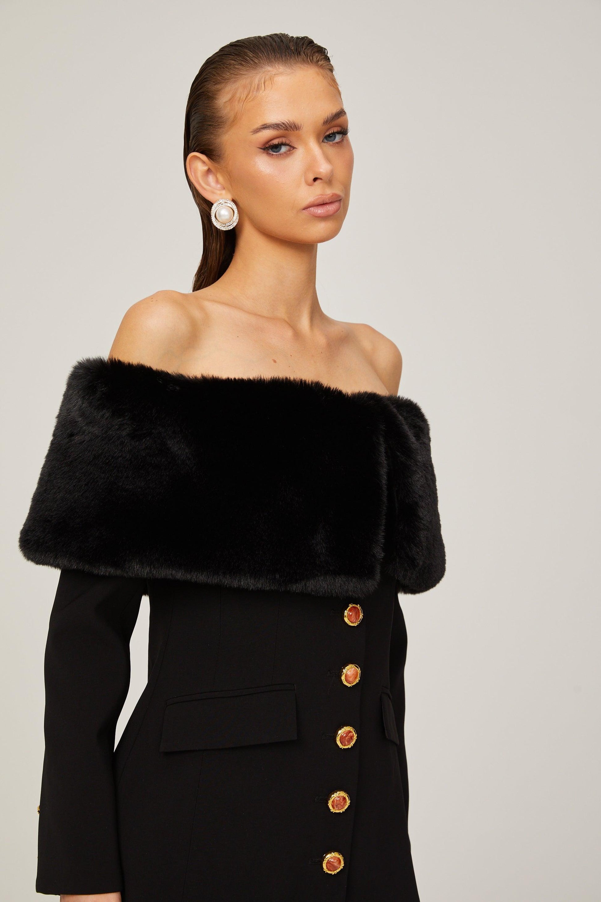 Velvet Allure Kürk Detaylı Düğme Tasarımlı Mini Elbise Siaora