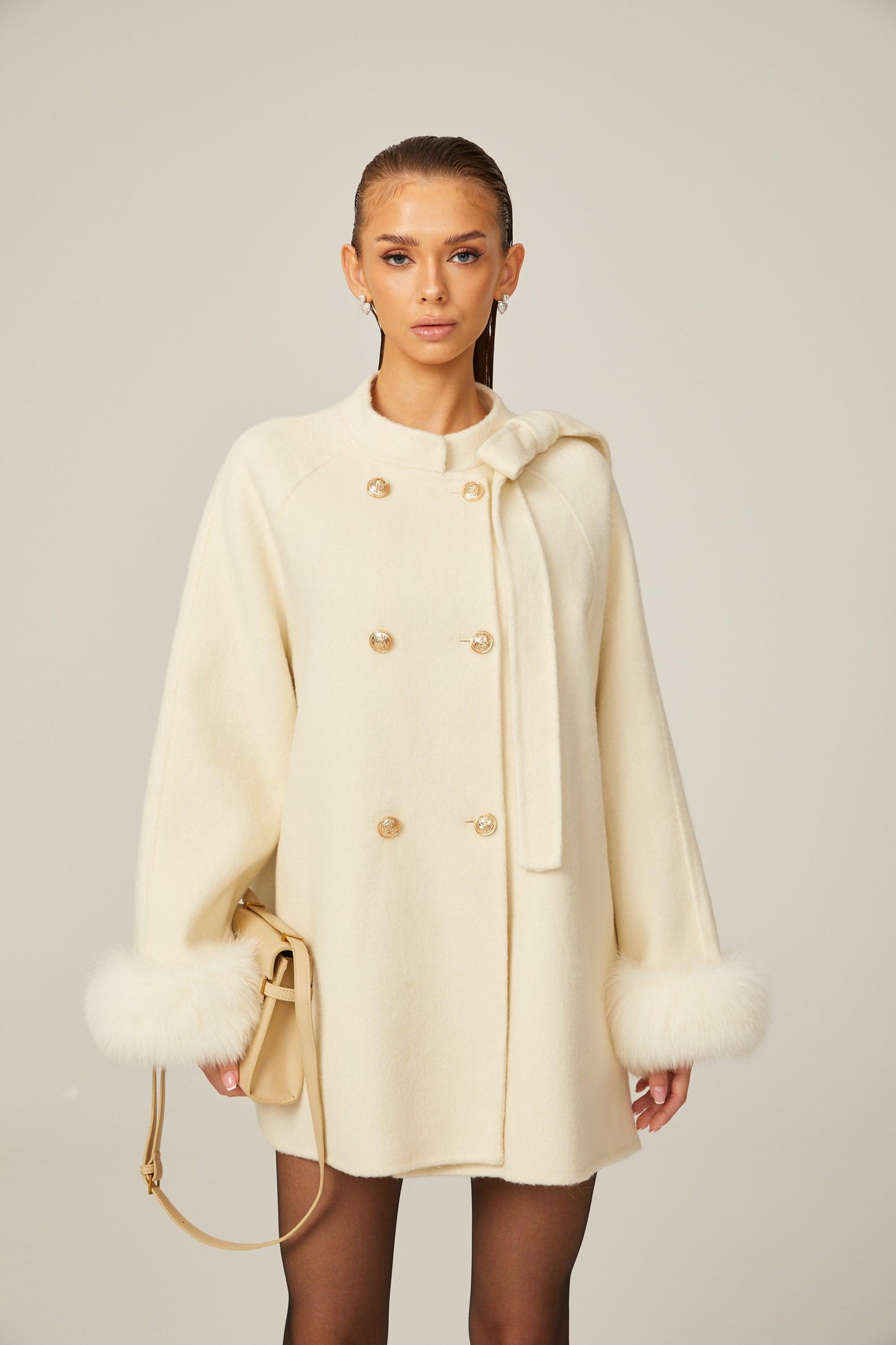 Elegant Charm Kürk Detaylı Krem Kaban Siaora