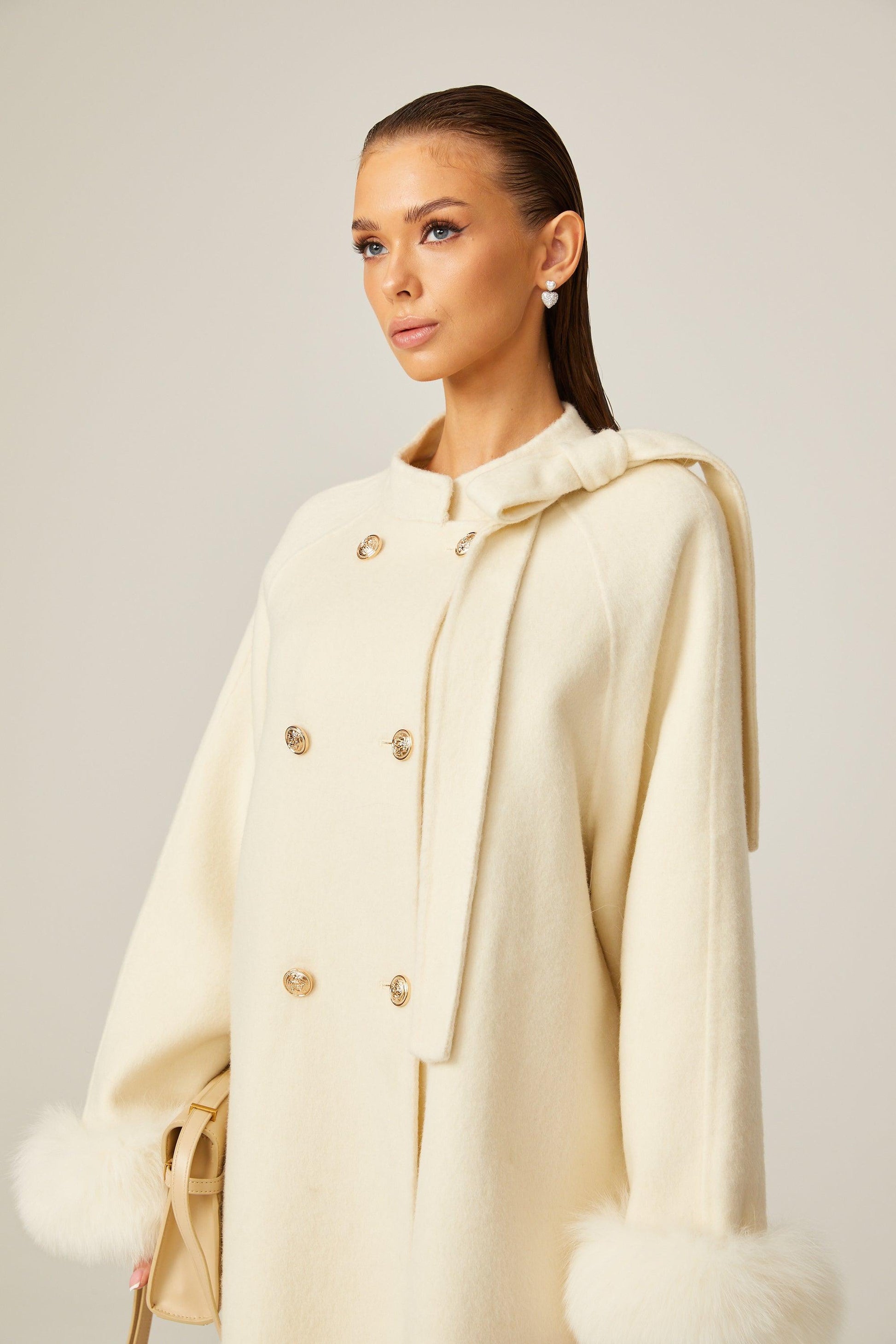 Elegant Charm Kürk Detaylı Krem Kaban Siaora