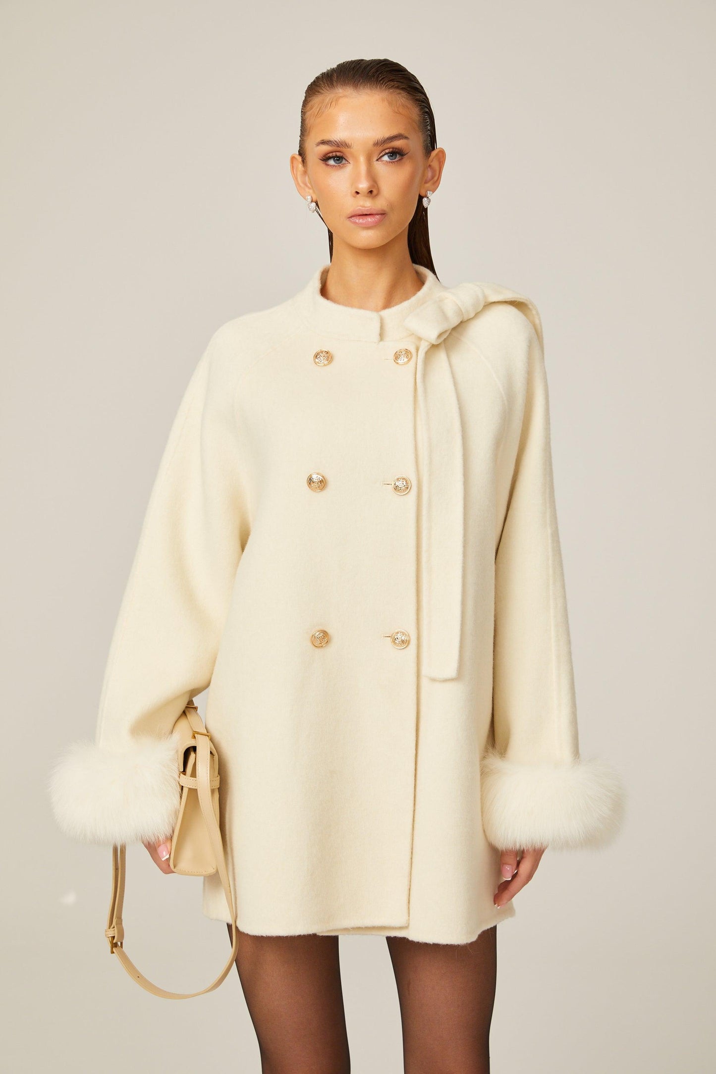 Elegant Charm Kürk Detaylı Krem Kaban Siaora