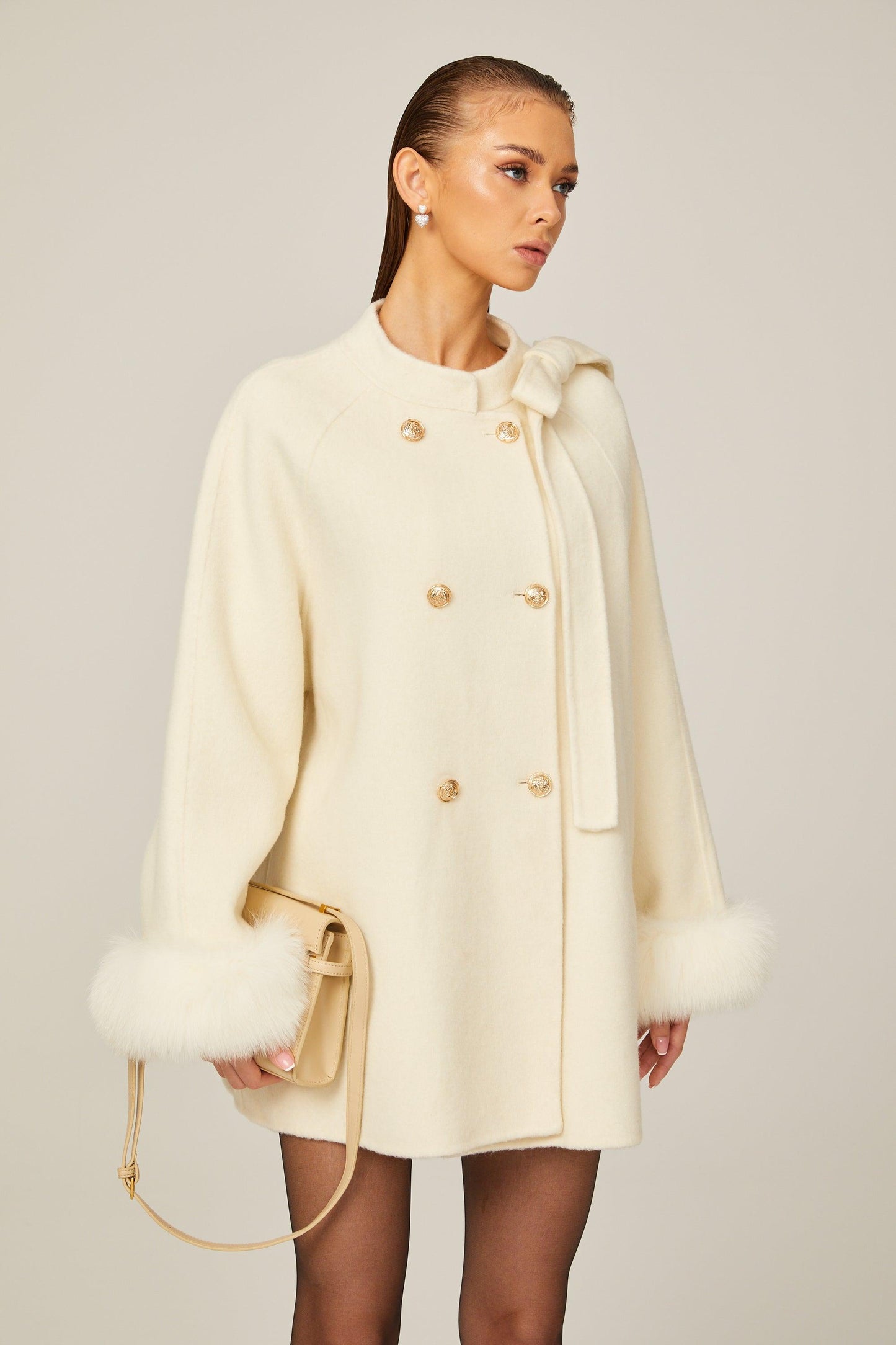 Elegant Charm Kürk Detaylı Krem Kaban Siaora