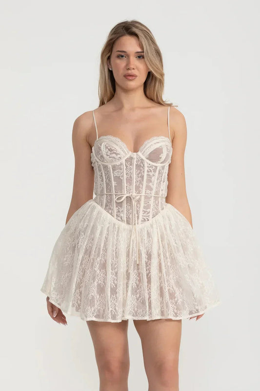 Fitted Bodice ve Kloş Etekli Zarif Dantel Straplez Elbise - Beyaz Siaora
