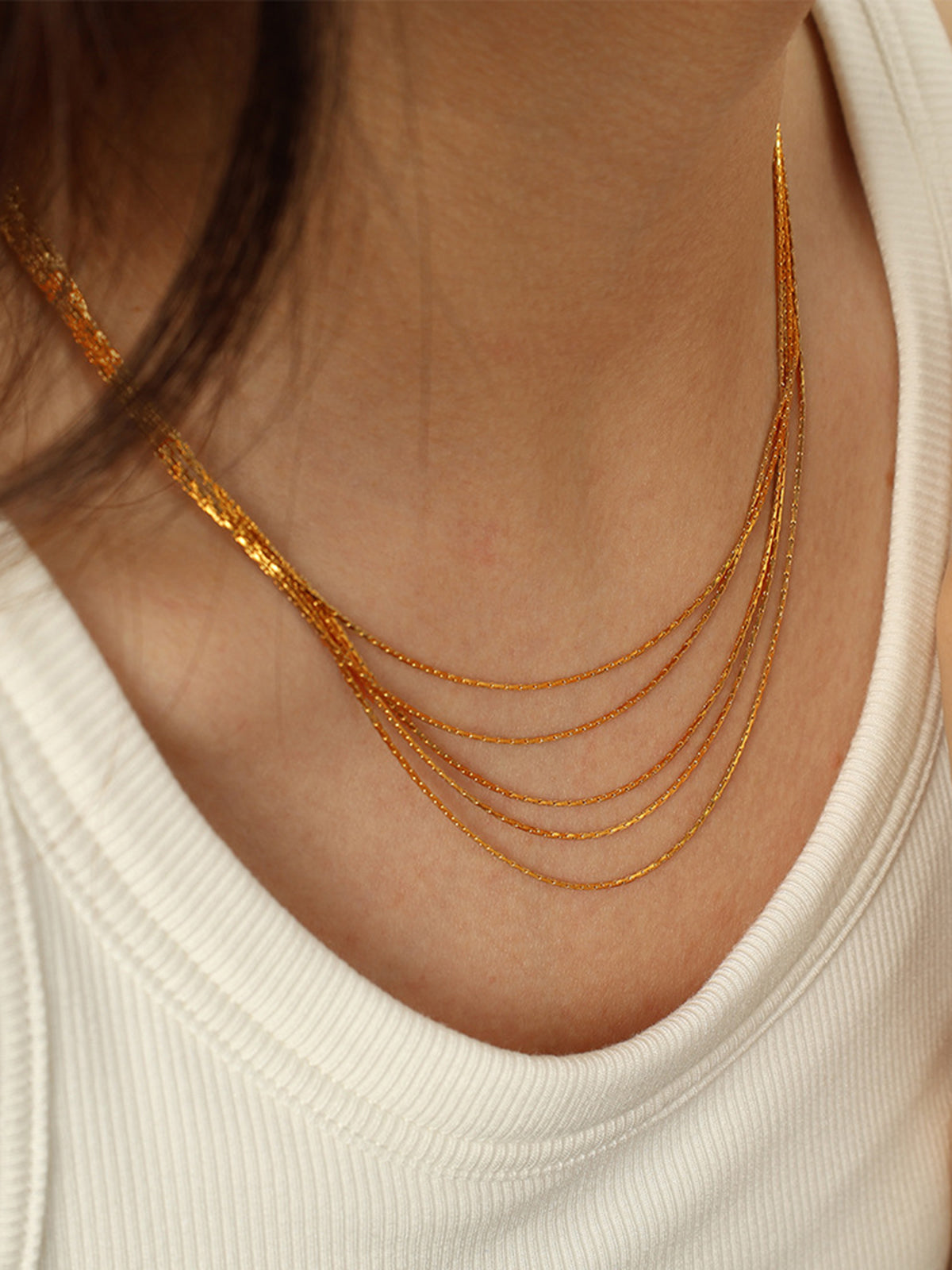 Üst Üste Dizilmiş Altın Kolye THESVELTECHIC