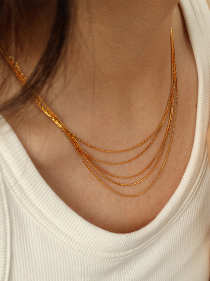 Üst Üste Dizilmiş Altın Kolye THESVELTECHIC