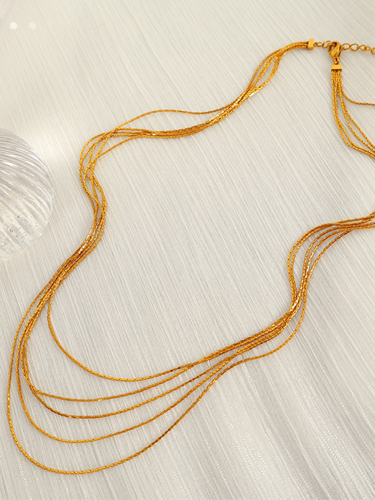 Üst Üste Dizilmiş Altın Kolye THESVELTECHIC