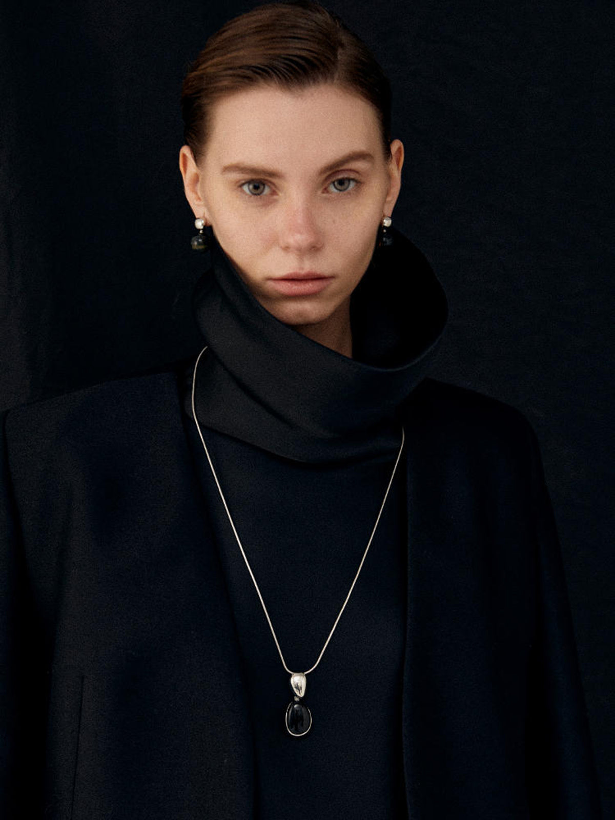 Midnight Elegance Siyah Oniks Kolye THESVELTECHIC