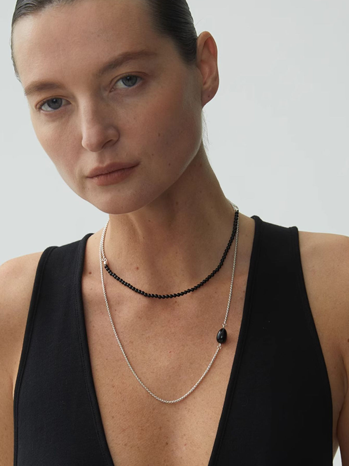 Siyah Oniks Boncuklu Kolye THESVELTECHIC