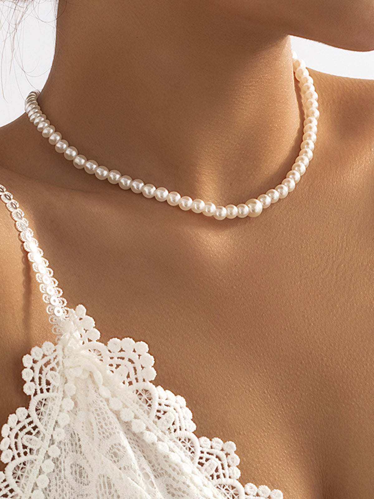 İnci Boncuklu Püskül Kolye THESVELTECHIC