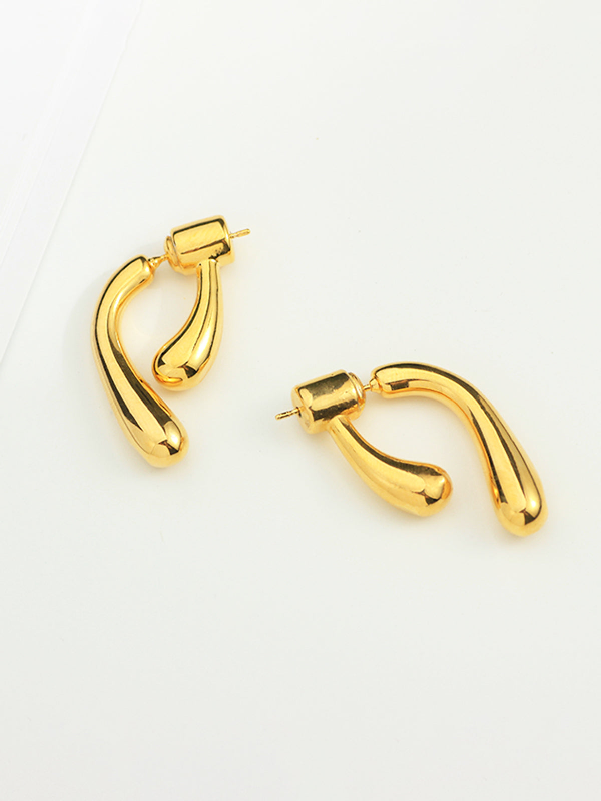 Irregular Twist Stud Earrings THESVELTECHIC