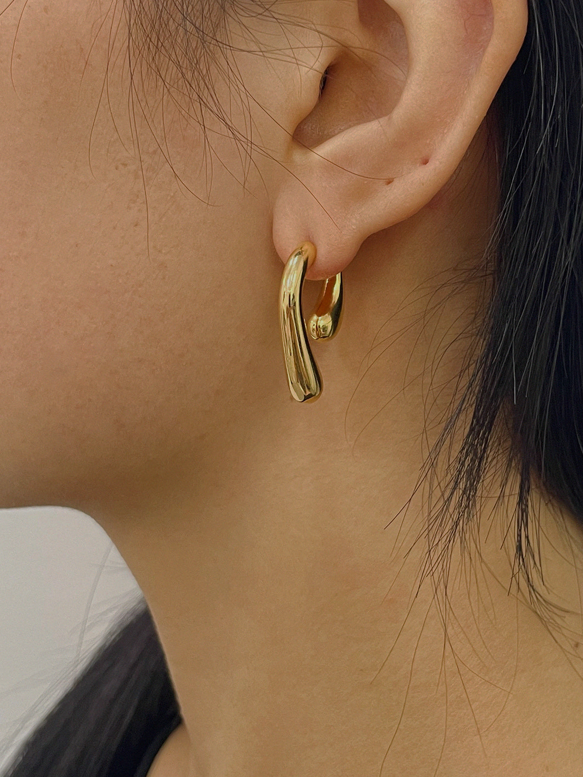Irregular Twist Stud Earrings THESVELTECHIC