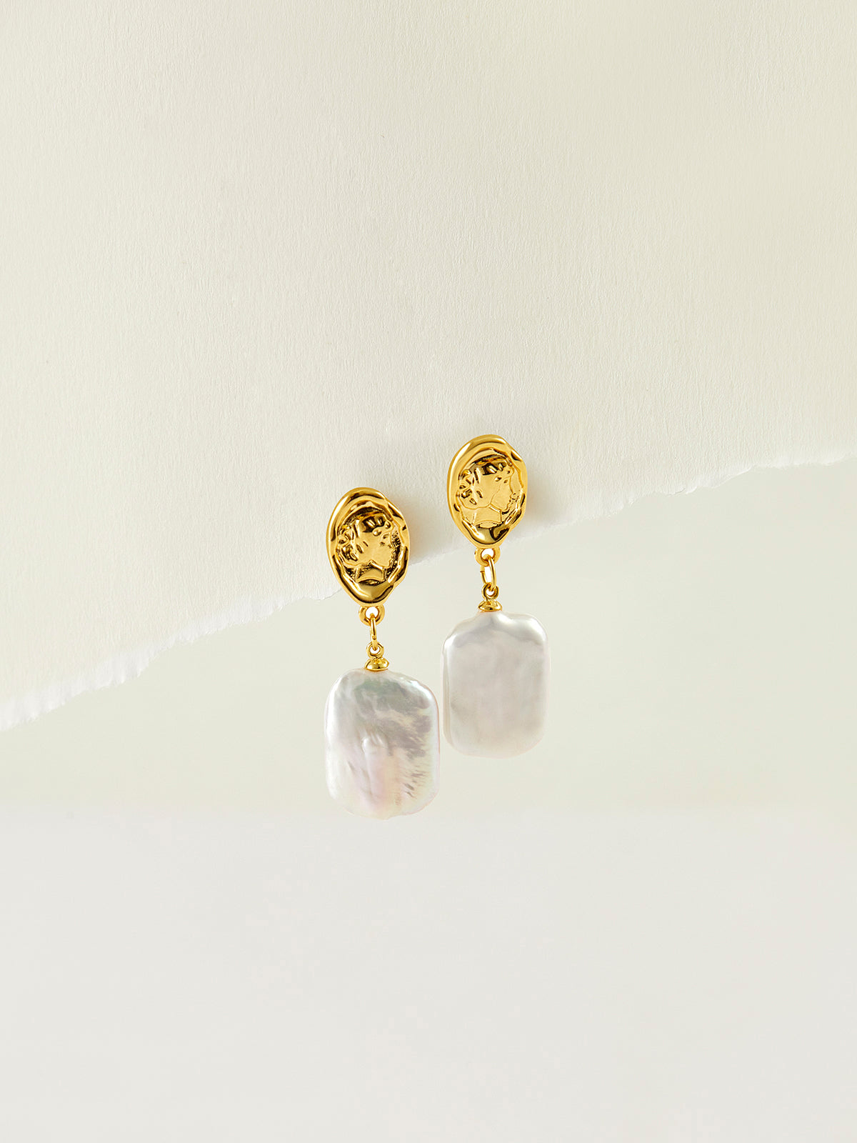 Baroque Pearl Pendant Earrings THESVELTECHIC