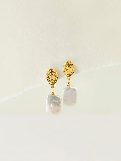 Baroque Pearl Pendant Earrings THESVELTECHIC