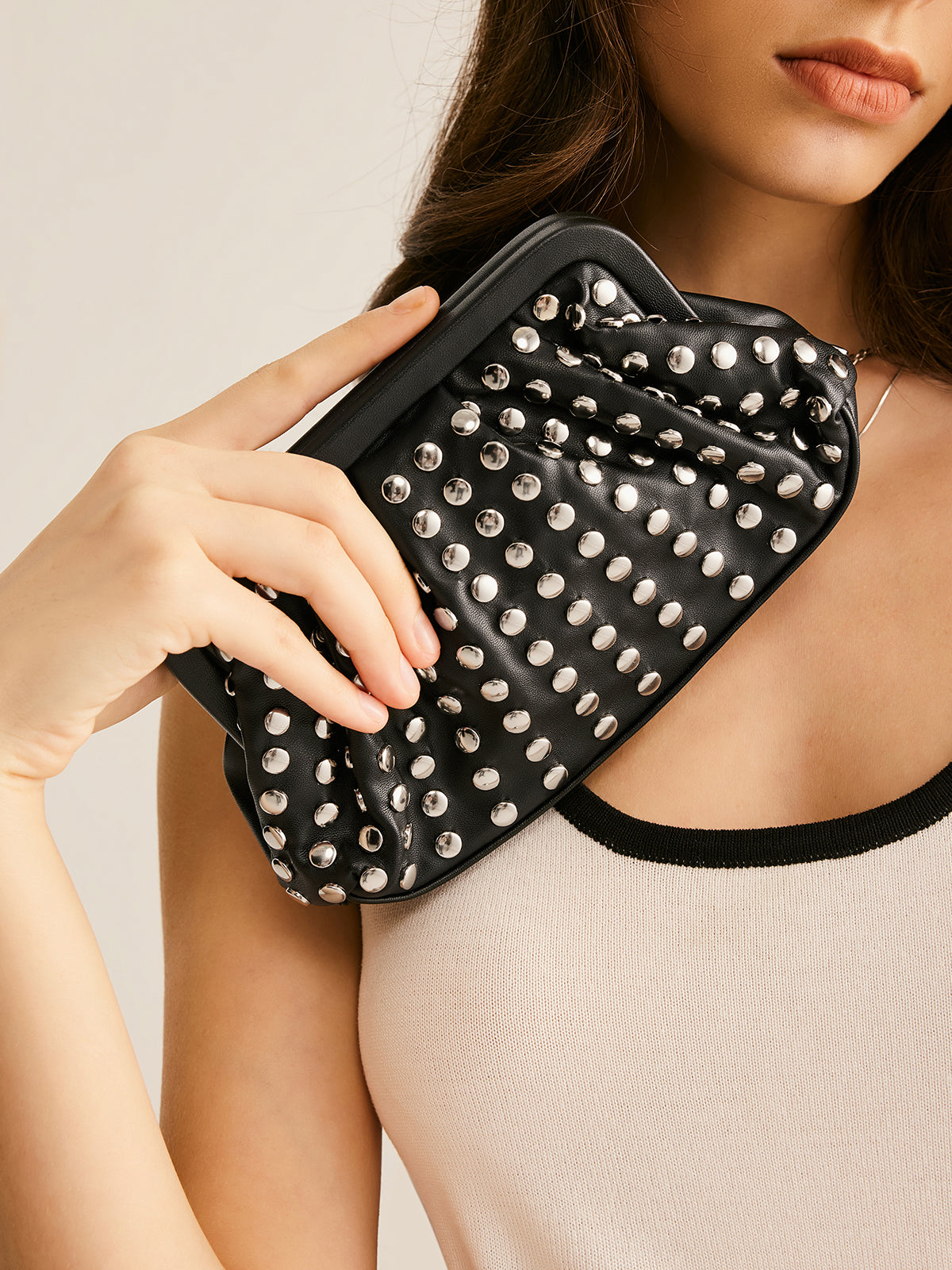 İşlemeli Plise Clutch Çanta THESVELTECHIC