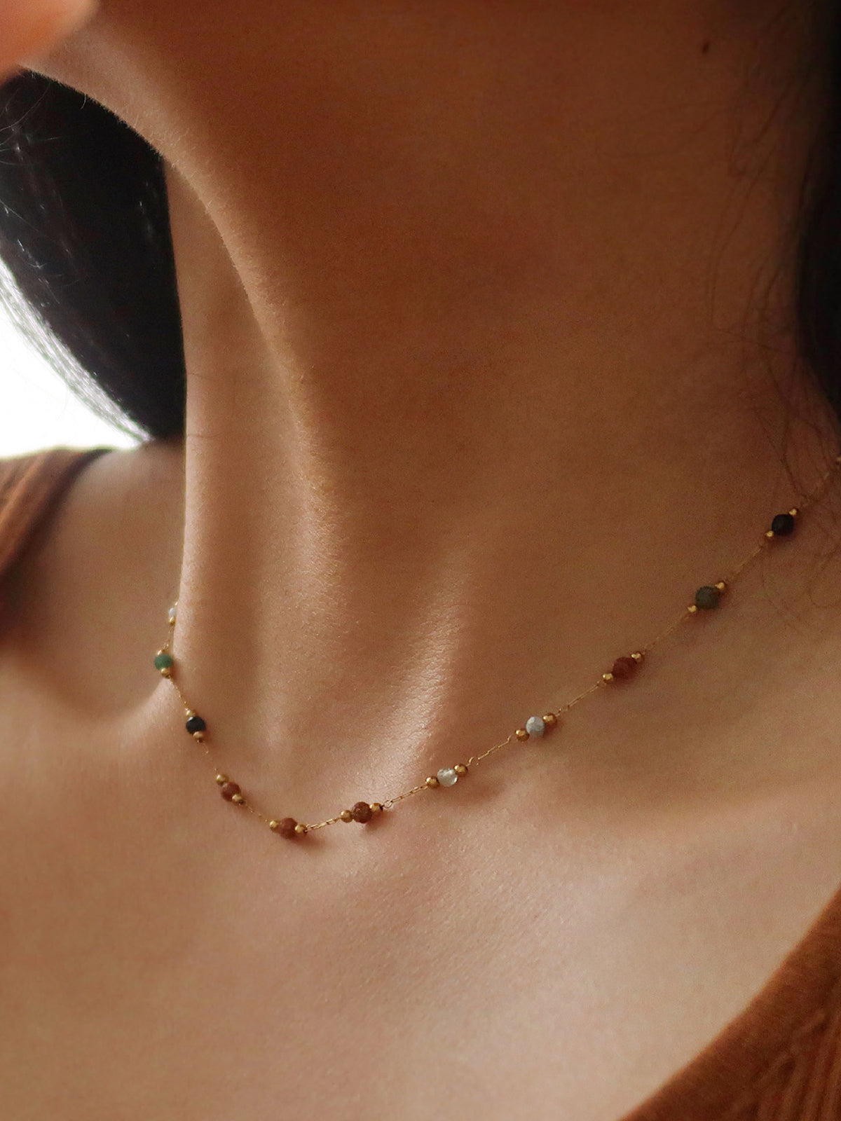 Renkli Boncuklu Bağlantılı Kolye THESVELTECHIC