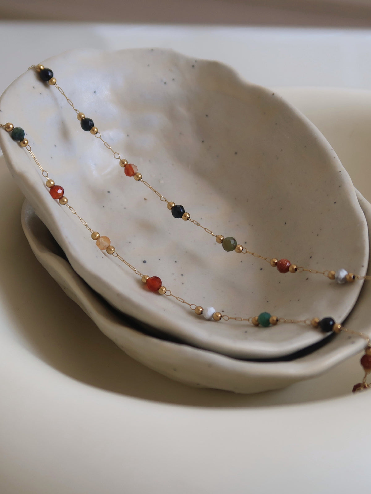 Renkli Boncuklu Bağlantılı Kolye THESVELTECHIC