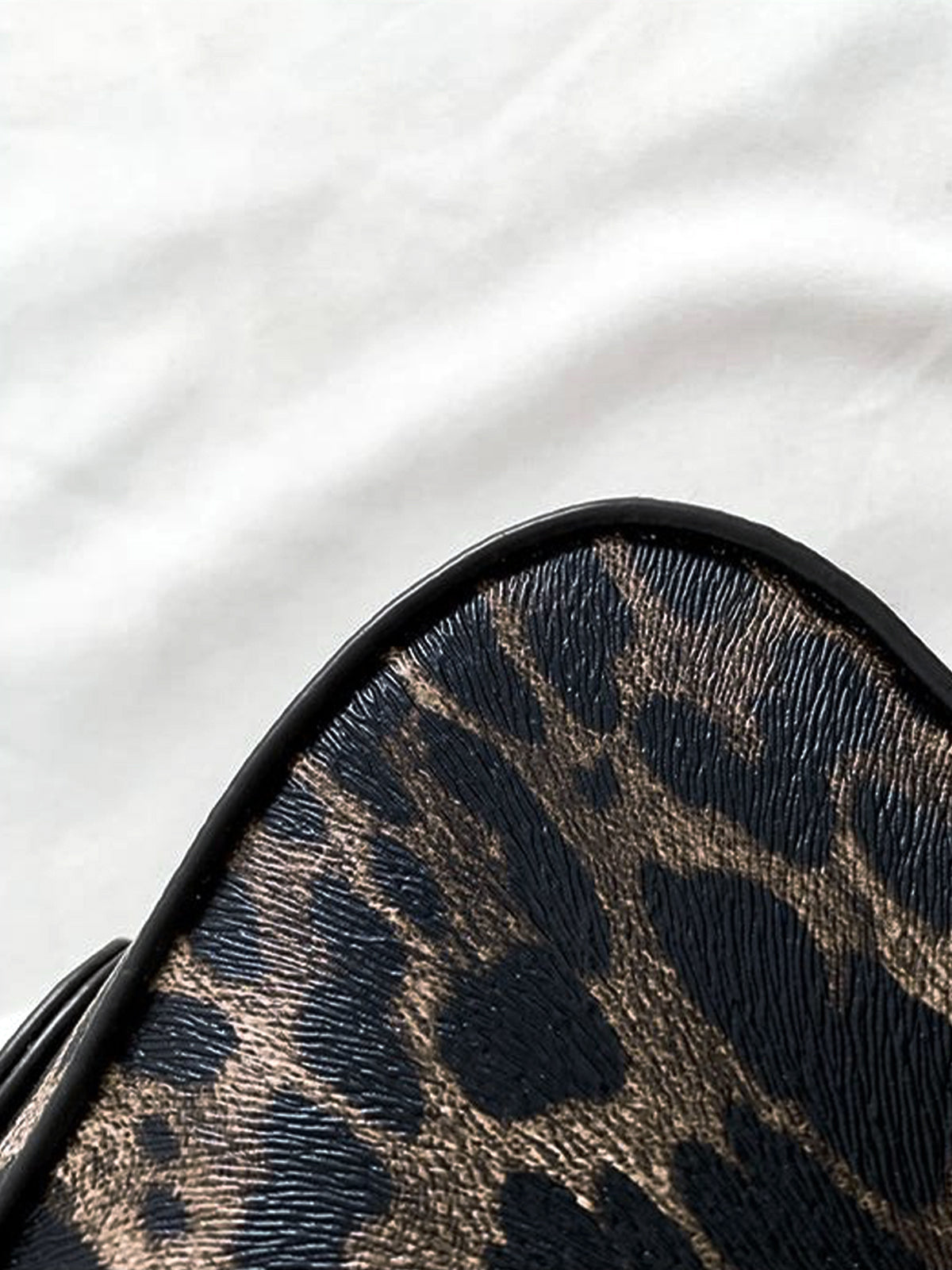 Leopar Desenli Tokalı Koltuk Altı Çanta THESVELTECHIC