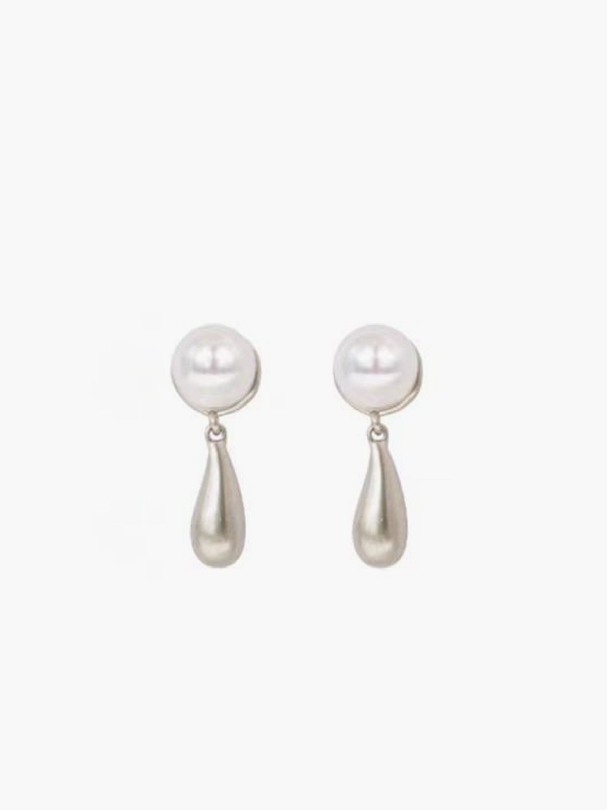 Pearl Water Drop Charm Earrings THESVELTECHIC