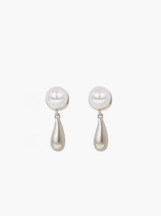 Pearl Water Drop Charm Earrings THESVELTECHIC