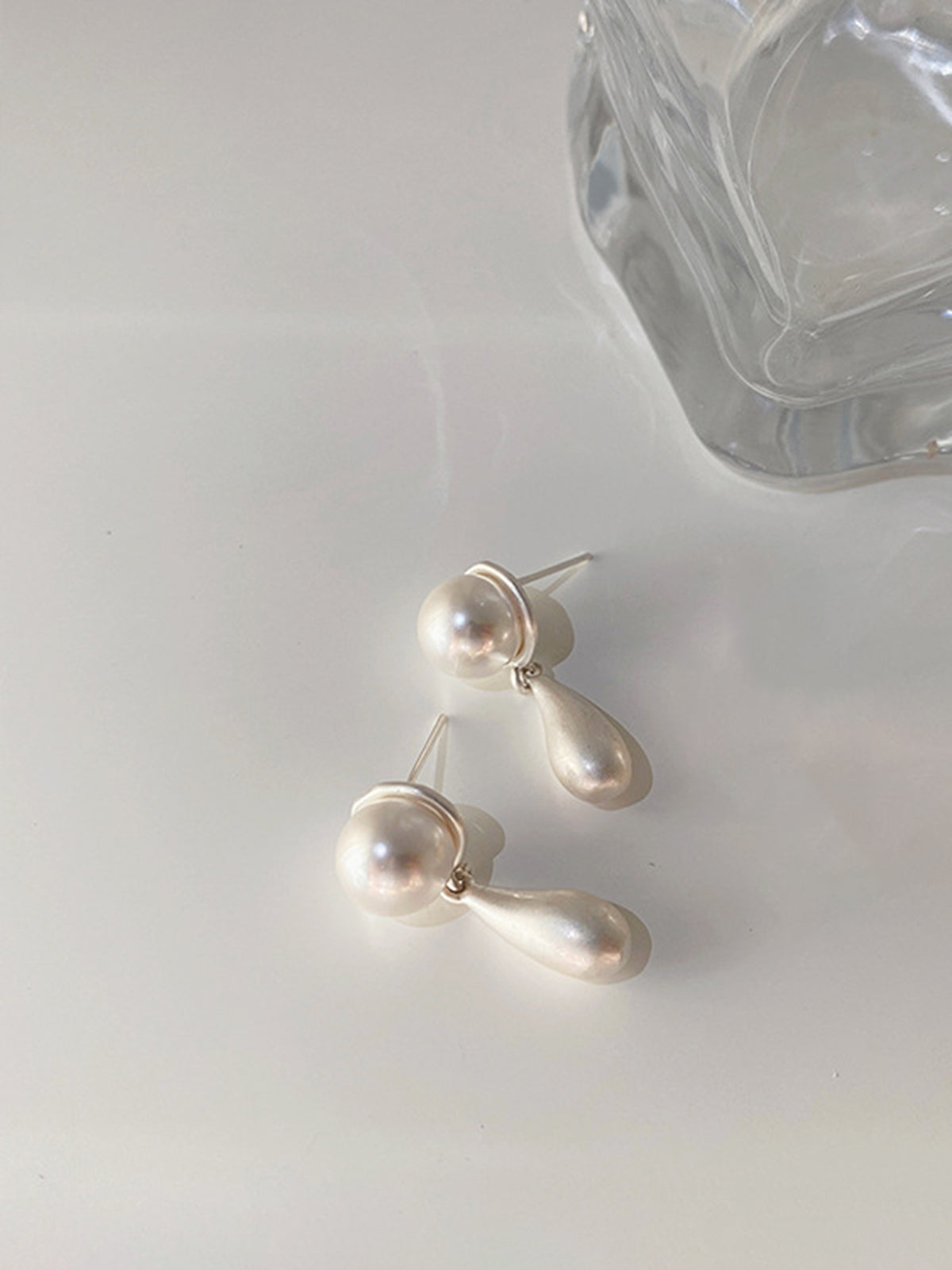 Pearl Water Drop Charm Earrings THESVELTECHIC