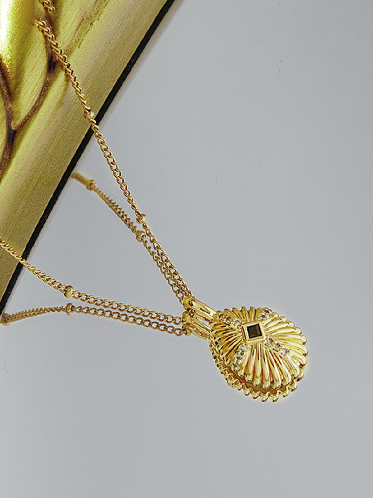 Kabuğun Çapraz Tasarımı Elmas Kolye Ucu Kolye THESVELTECHIC