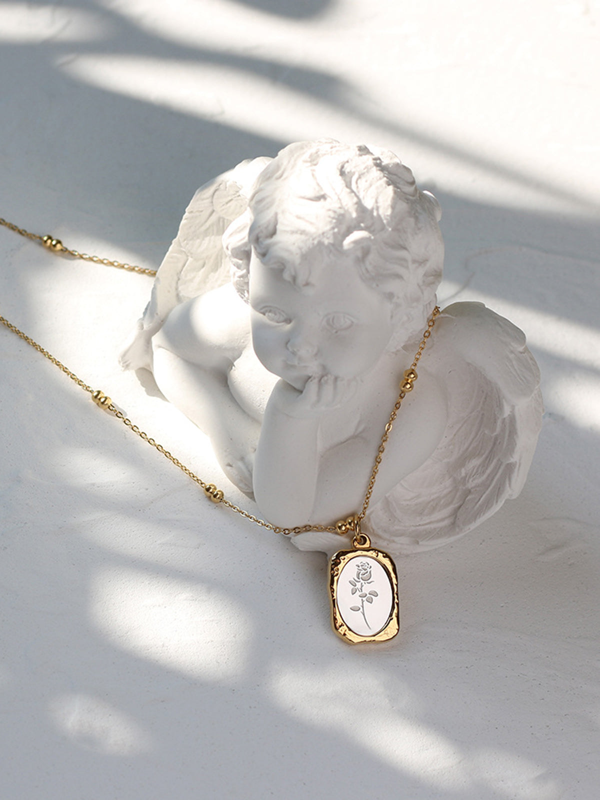 Kabartmalı Gül Kare Kolye THESVELTECHIC