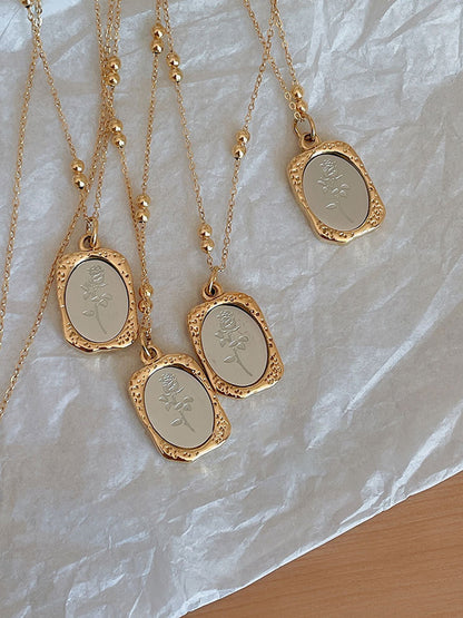 Kabartmalı Gül Kare Kolye THESVELTECHIC