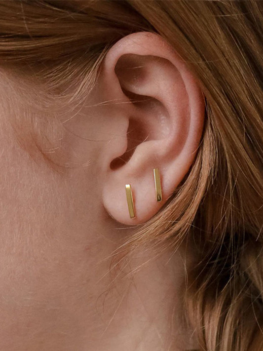 Minimalist Bar Stud Earrings THESVELTECHIC