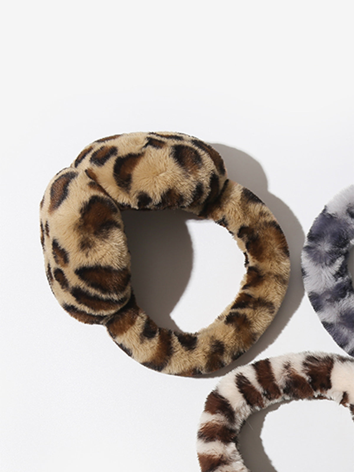 Leopar Kürklü Kulaklıklar THESVELTECHIC