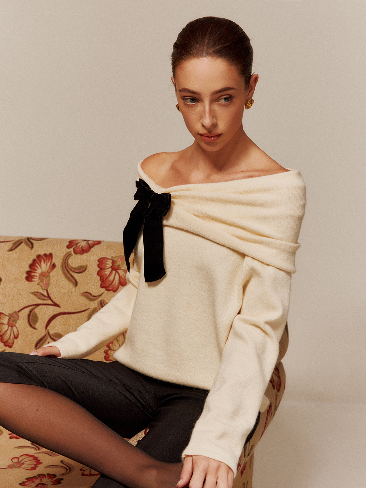 Şık Kadife Fiyonk Off-Shoulder Büzgülü Kazak Shine Aura
